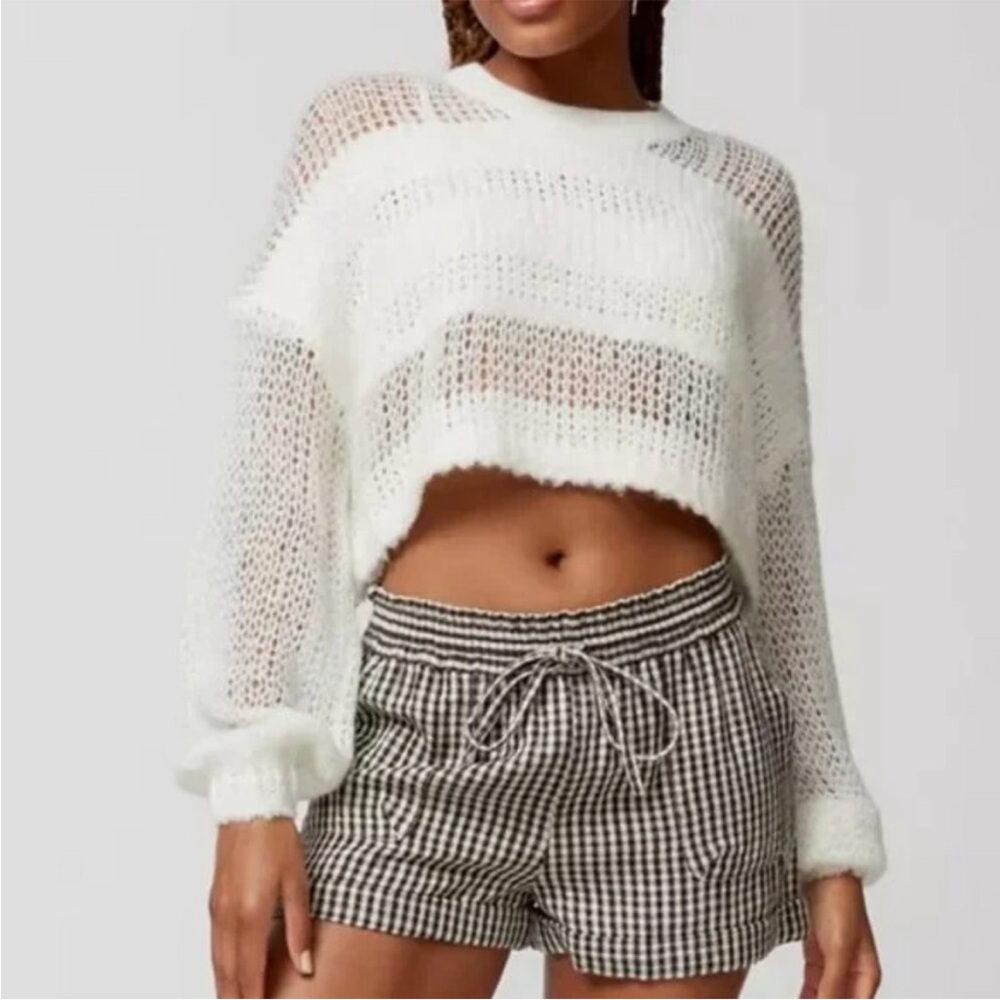 UO Urban Outfitters Kimchi Blue Kingston Cropped White Pullover Sweater
